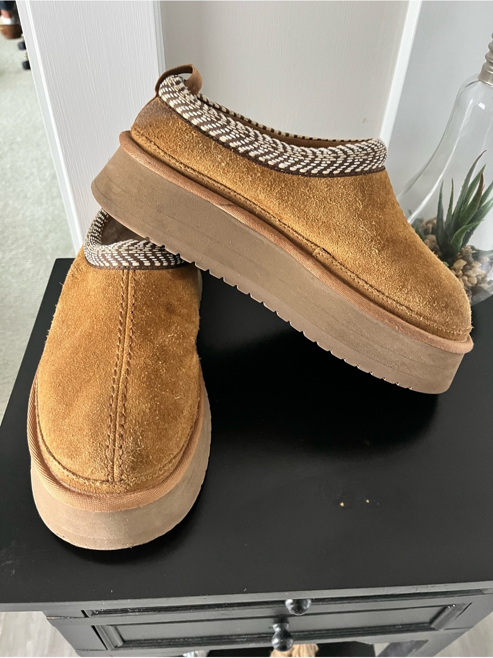 Koolaburra by Ugg Tan Suede Platform Slip-On Mules with Woven Trim Sz 7